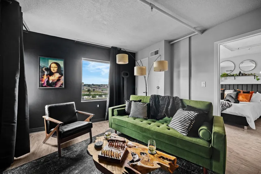 King Bed Penthouse - City View - Gym - Parking - Image 1