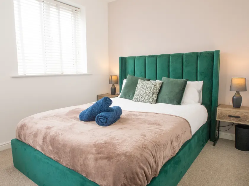 Emerald House - Comfortable Home for 5 - Private Garden - Free Parking - Image 1