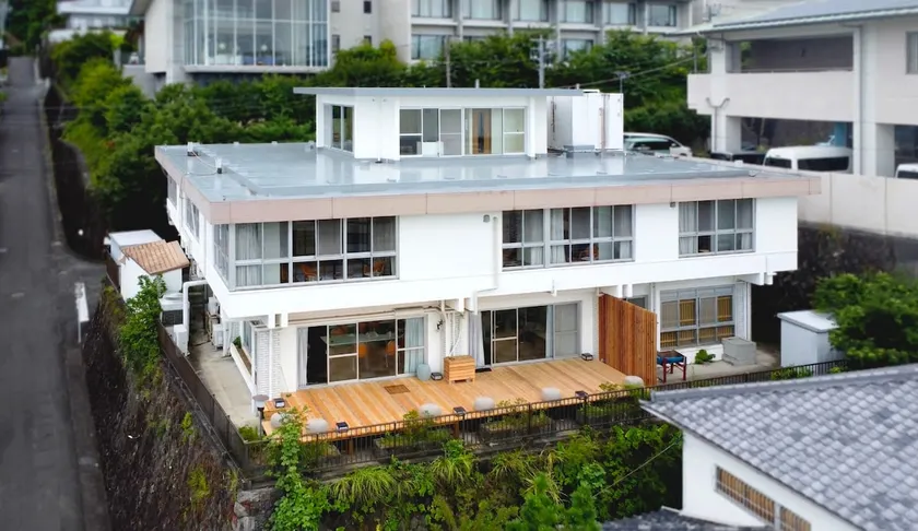 10-minute walk from Ito Station | Accommodates up to 30 people | Entire building rental | Hot spring baths fed by a source spring | BBQ | Pets allowed - Image 1