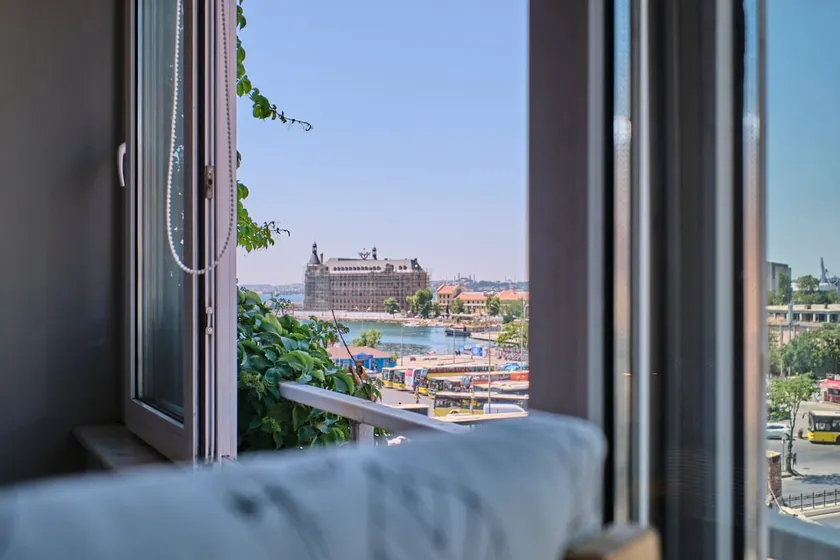 Scenic Comfort in Kadıköy’s Heart w/AC | Sky Suite - Image 1