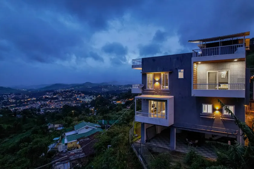 Cloud walk by Xplore Indo - 5 BR Villa - Image 1