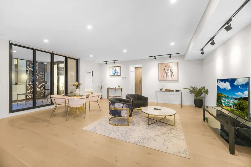 Sydney Top Ryde Large Modern Apartment - Image 1