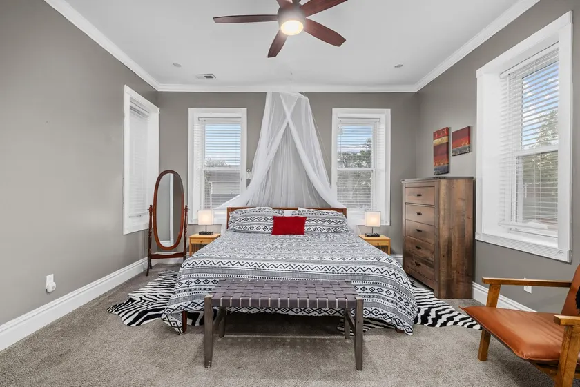 Spacious Family Friendly w/Crib & Secured Parking - Image 1
