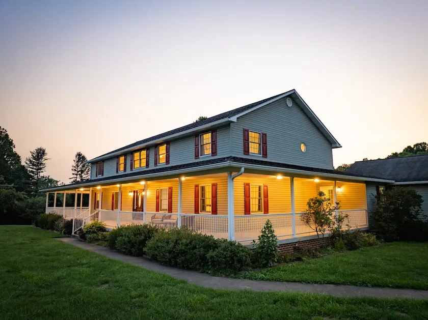 Sleeps 29, 8300 sq ft house, 6 acres, stocked pond - Image 1