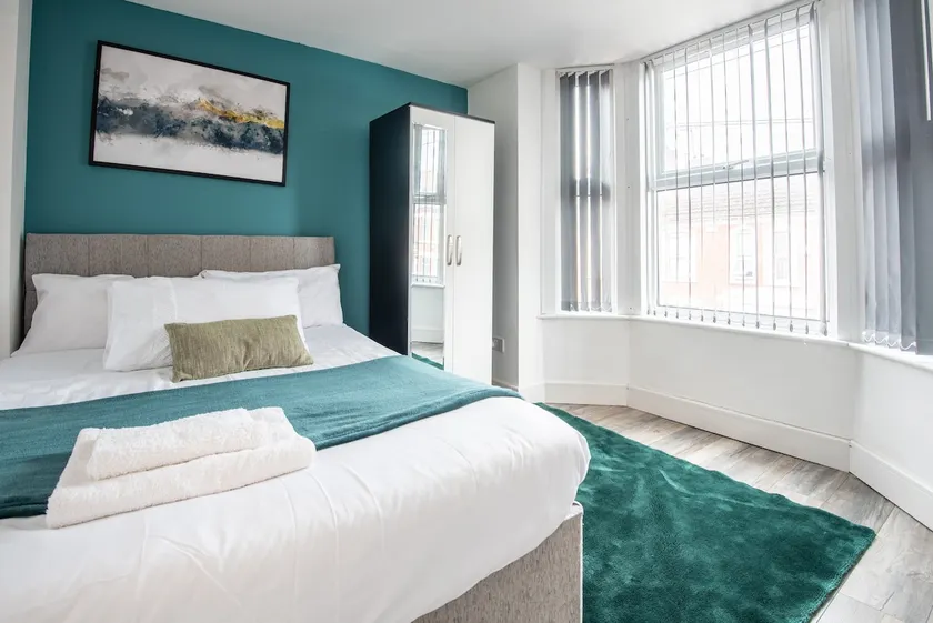 Contractor-Ready 2BR Apt l Free Parking | WiFi - Image 1