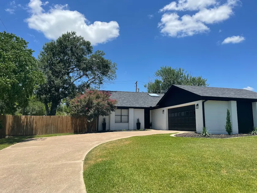 Updated 3 bed/2 bath | King suite in great area! - Image 1