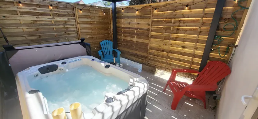 Relax and Hidden Hot Tub - Image 1