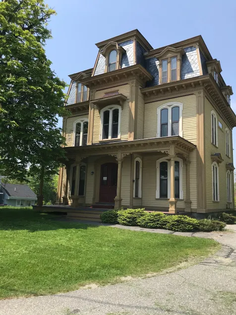 #6 Beautiful Studio in Historic 1850s Victorian - Image 1