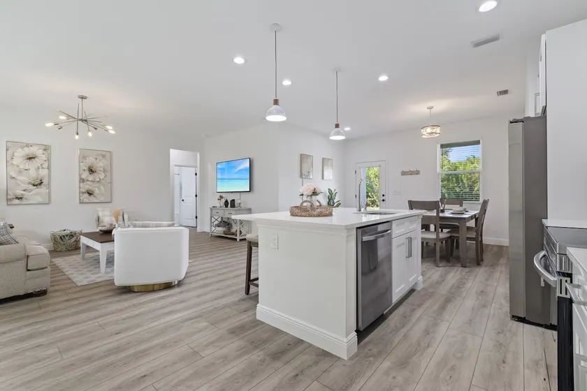 Elegant, Modern And New House - Image 1