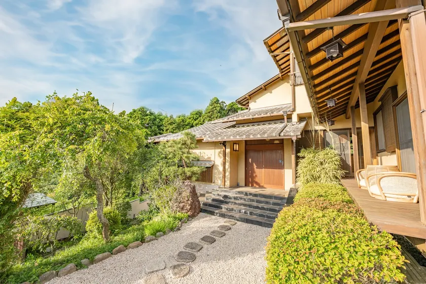 Enjoy a spacious natural space with a view of Mt. Fuji, and an extraordinary experience with a sauna and BBQ. - Image 1