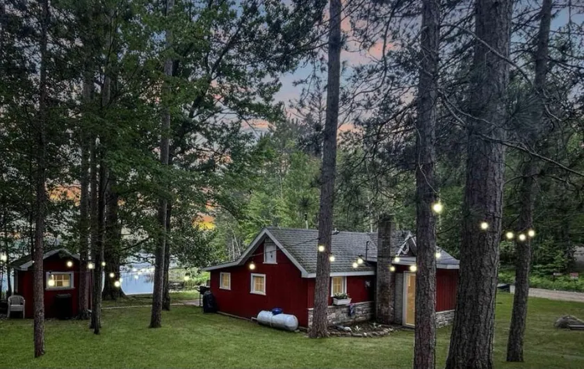 Pictured Rocks/Munising Lake Front Cabin - Image 1