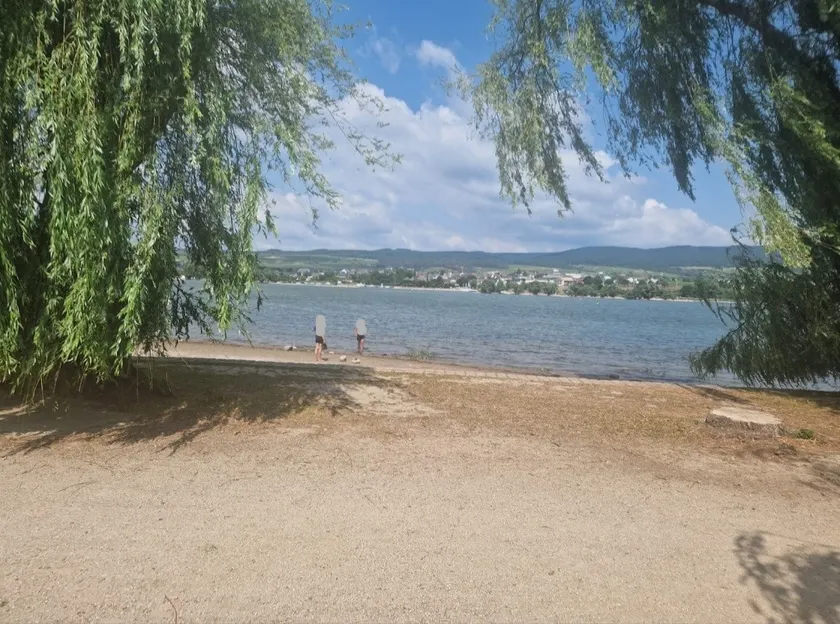 Staying by the lake - Image 1