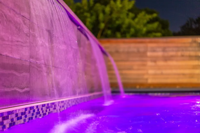 Lux Villa: Heated Pool, Sauna, Downtown - Image 1
