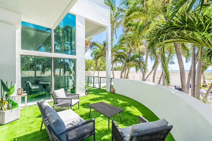 Ventur Loft 2-Story Beachfront Scenic Views - Image 1