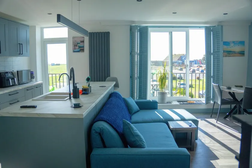 Modern Beachfront Apartment - Image 1