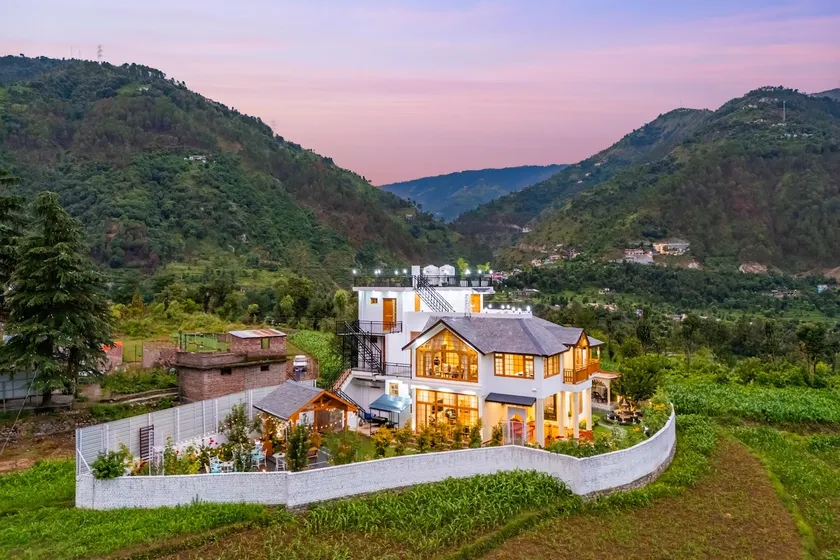 The Oakridge | 4BHK Mountain View Villa, Chamba - Image 1
