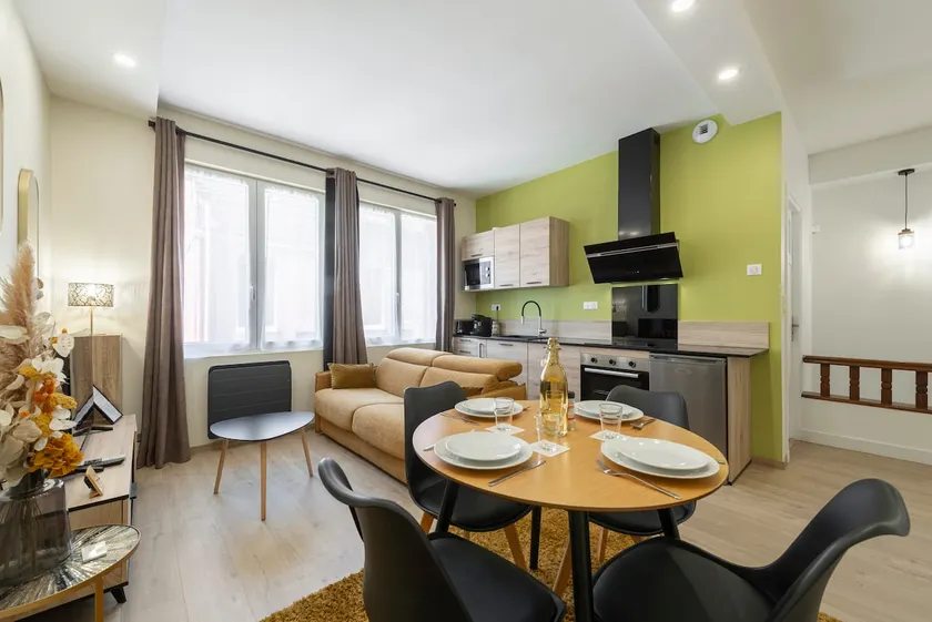 city center, 1 bedroom and private parking included, 4* - Image 1