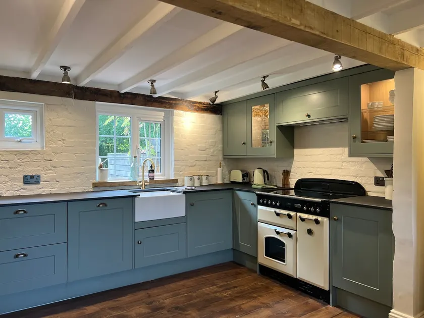 Holiday Cottage, edge of Ashdown Forest - Image 1