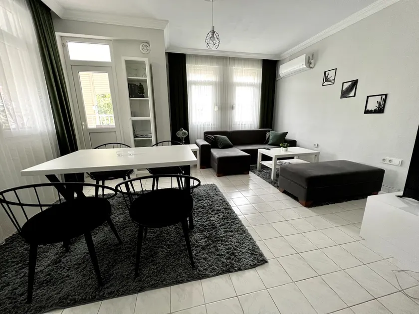 Ground Floor Apartment in the Garden with Excellent Location - Image 1