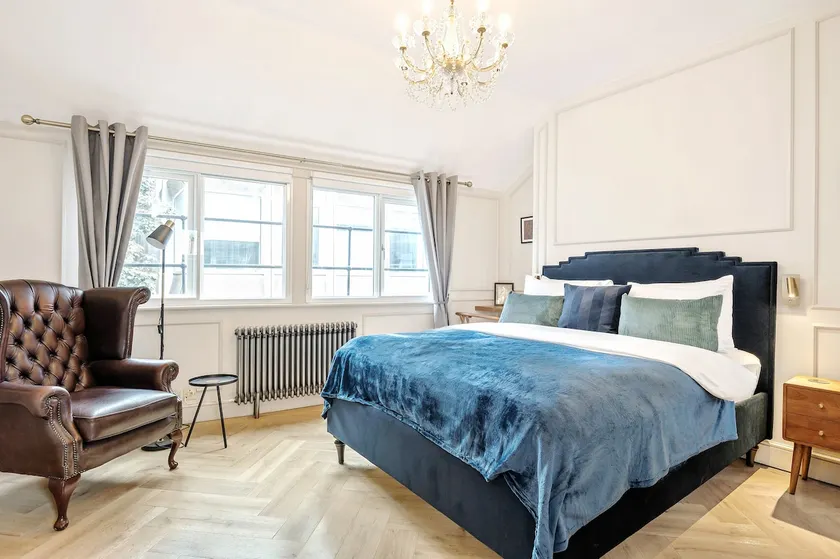 Elegant, Airy Studio by Leicester Square - Image 1