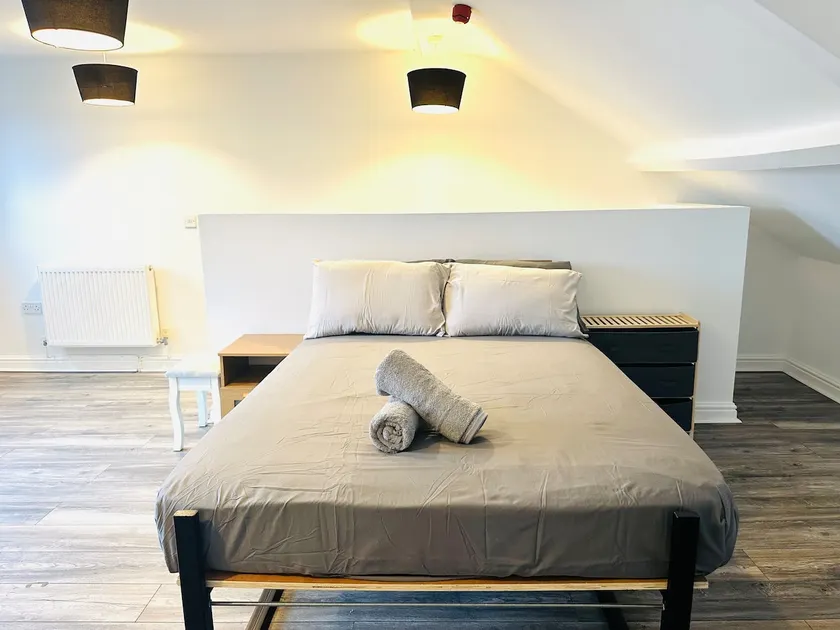 Spacious and Affordable City Center two beds flat - Image 1