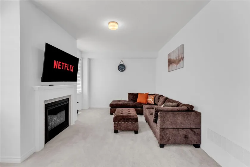Luxurious New Build by Elora Gorge I Large Tub - Image 1