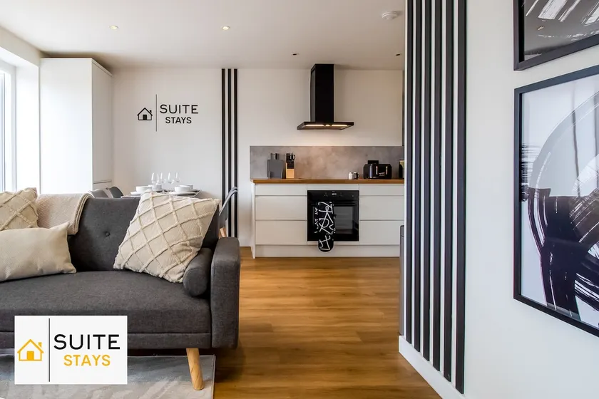 3 Bedroom | Close to Station & City | Free Parking - Image 1
