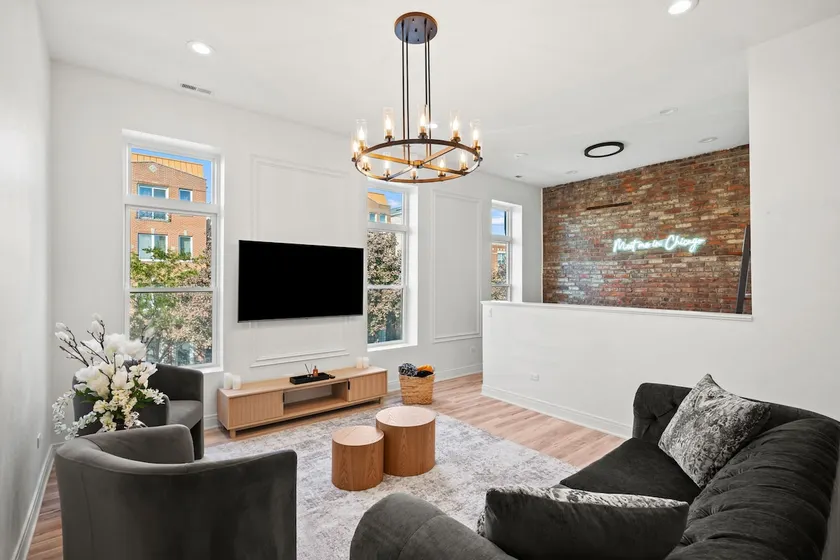 Chic Loft near United Center, Uic/Imd & Downtown - Image 1