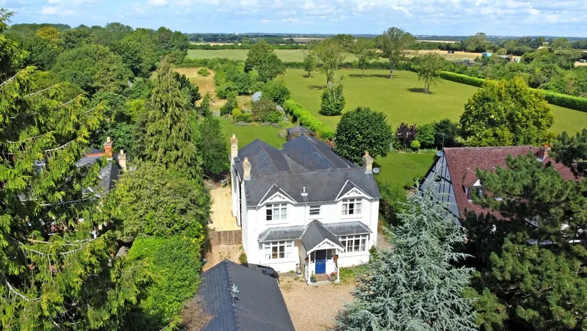 Substantial house in Cambridge with hot tub - Image 1
