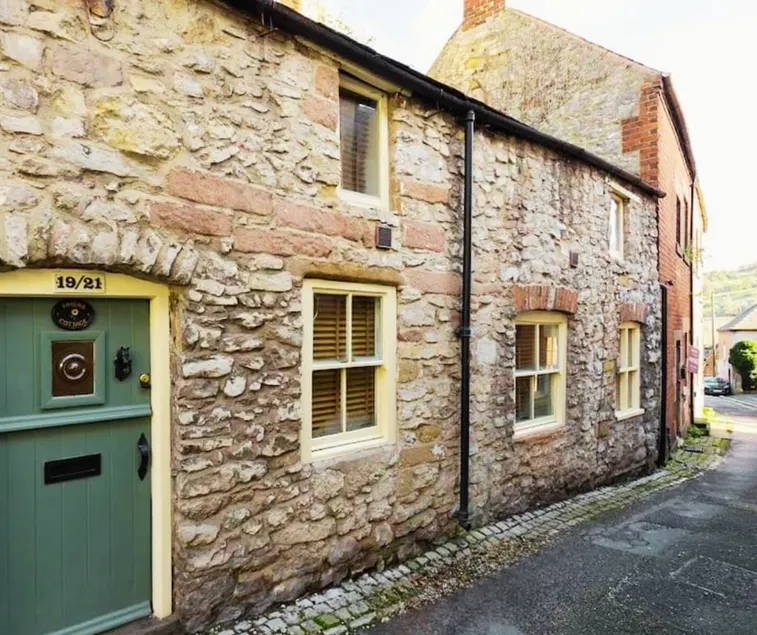 Fryers Cottage Wirksworth, a traditional yet stylish 2-bedroom Peak District cottage - Image 1