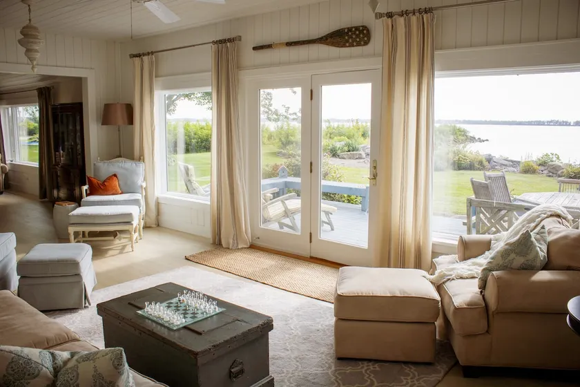 Beautiful renovated waterfront home on golf course - Image 1