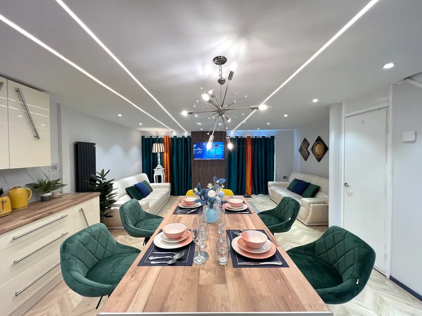 * Whole Luxury & Cosy House | Prime Location * - Image 1