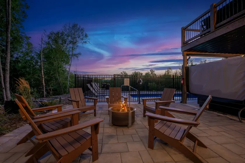 Fall into Luxury, Free Heated Pool until oct 1st - Image 1