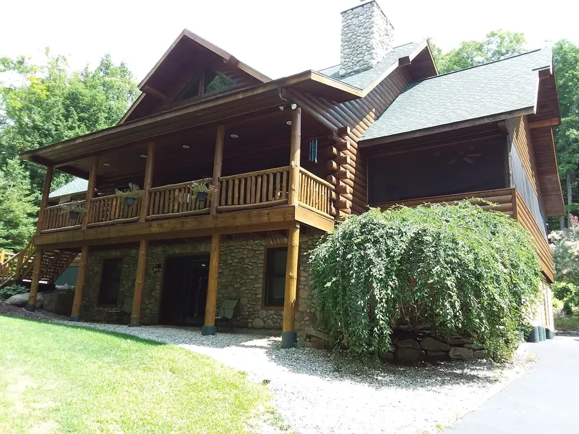 Luxury Log Home4 Bedroom 3 kings/2queens-3.5Baths - Image 1