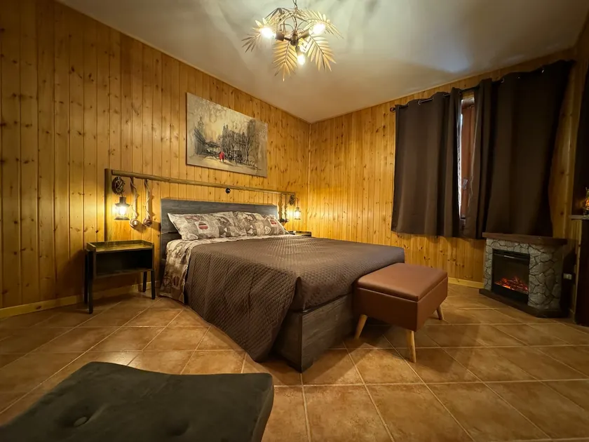 La Rustica: Wooden House with Outdoor Jacuzzi & Spa - Image 1