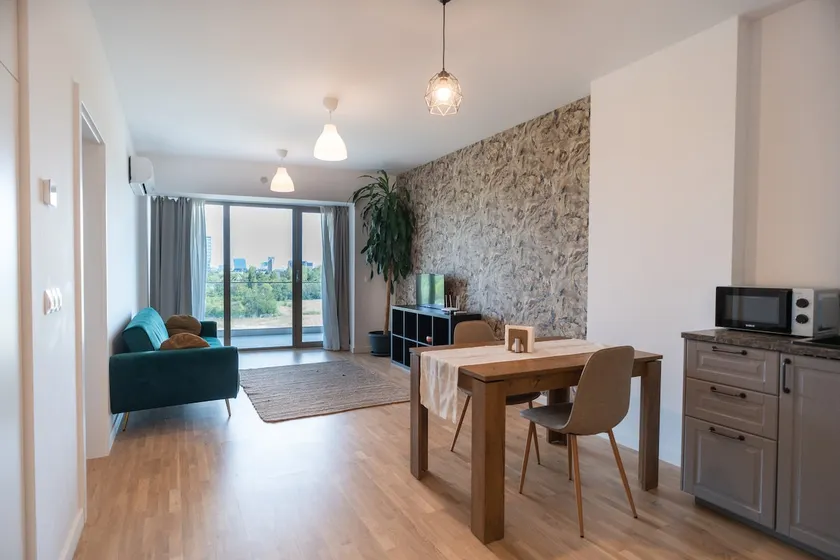 Lagoon Park Apartment with Beach View - Image 1