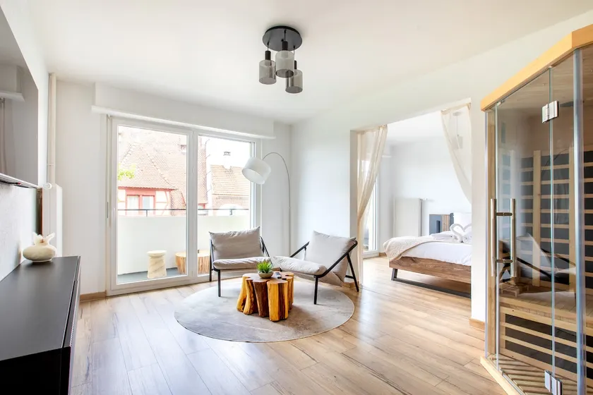 Dreams Suite - Jacuzzi & Sauna - Image 1