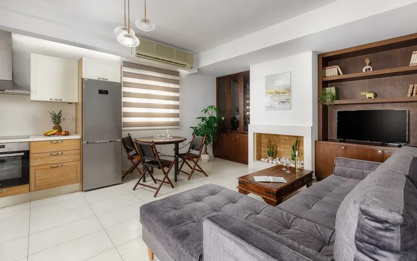 Historical Old Town Luxury Apartment - Image 1