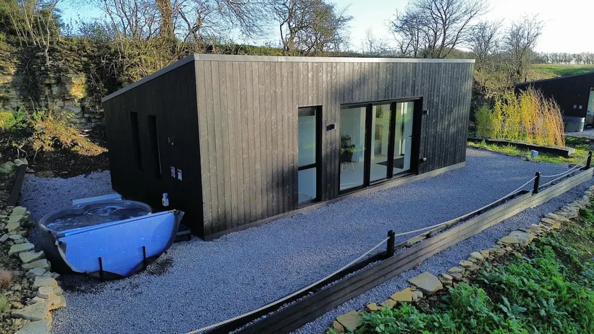 Luxury Cabin with Hot Tub & Spa Facilities - Image 1