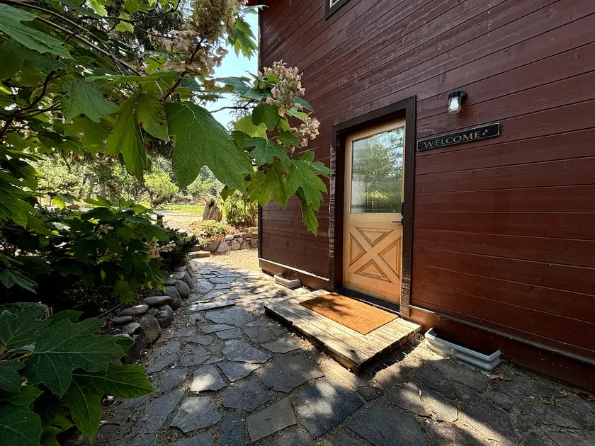 Creekside Commons Guest House - Image 1