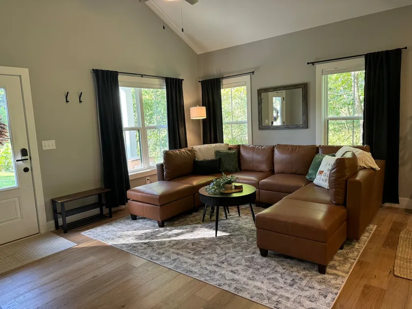NEW*Bourbon Country Hideaway~6 miles to Bardstown - Image 1
