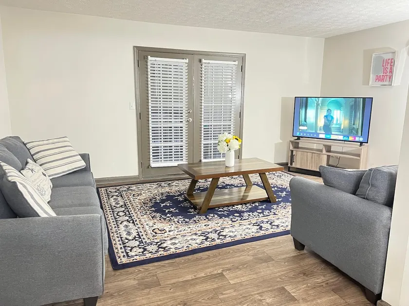 Entire cozy 2-bedroom Guest house in Atlanta - Image 1