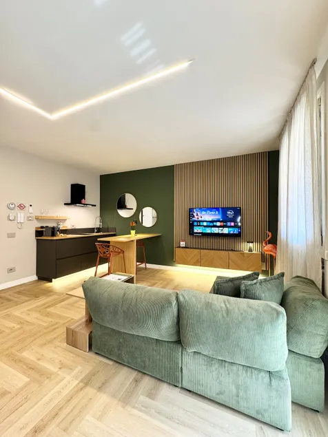 Central designer house with pool - Image 1