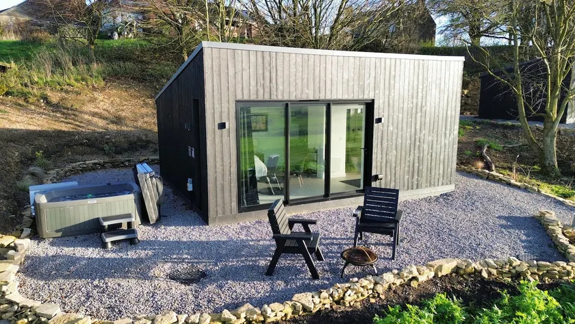 Luxury Cabin with Hot Tub & Spa Facilities - Image 1
