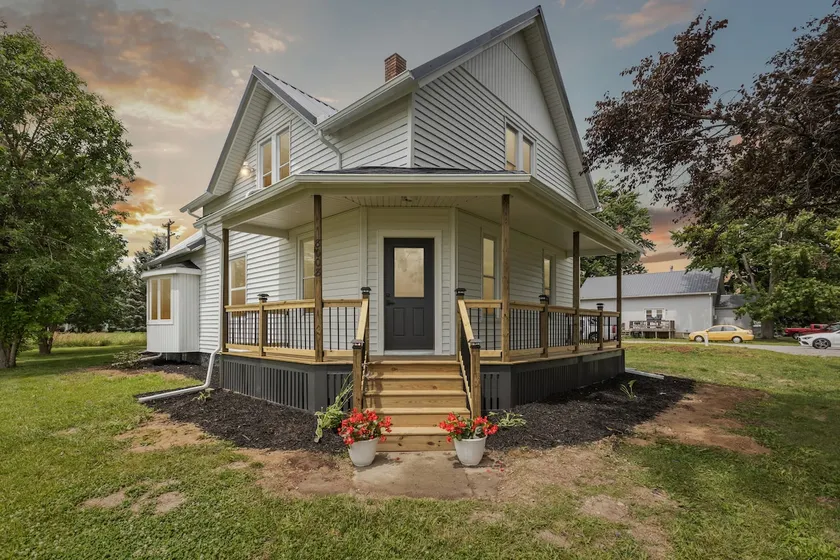 Modern Farmhouse near Frankenmuth - Image 1