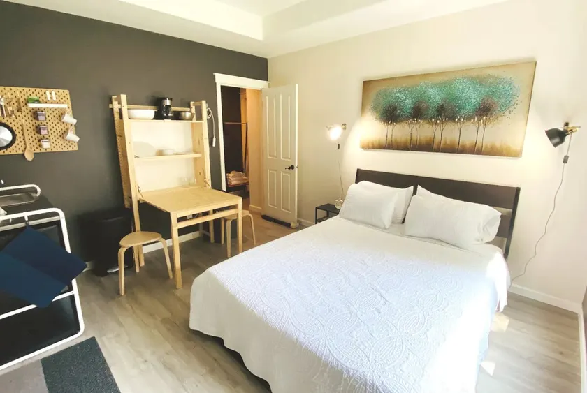 Cozy private suite - Image 1