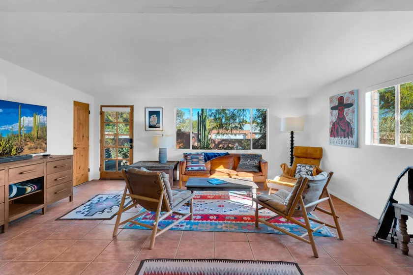 Blenman-Elm Desert Gem 3 bed-2 bath close to UofA - Image 1