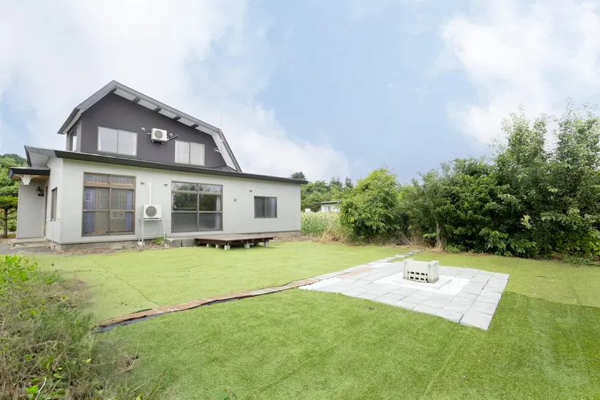 Lake Toya GREY HOUSE TOYA Retro House 2 min Lake - Image 1