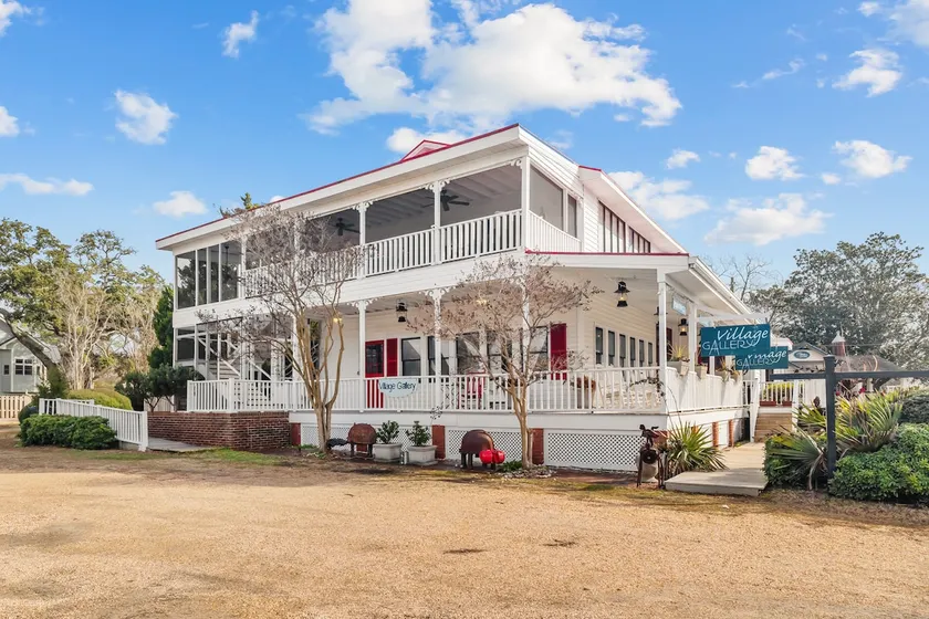 Best Location in Oriental, NC! King Room. - Image 1