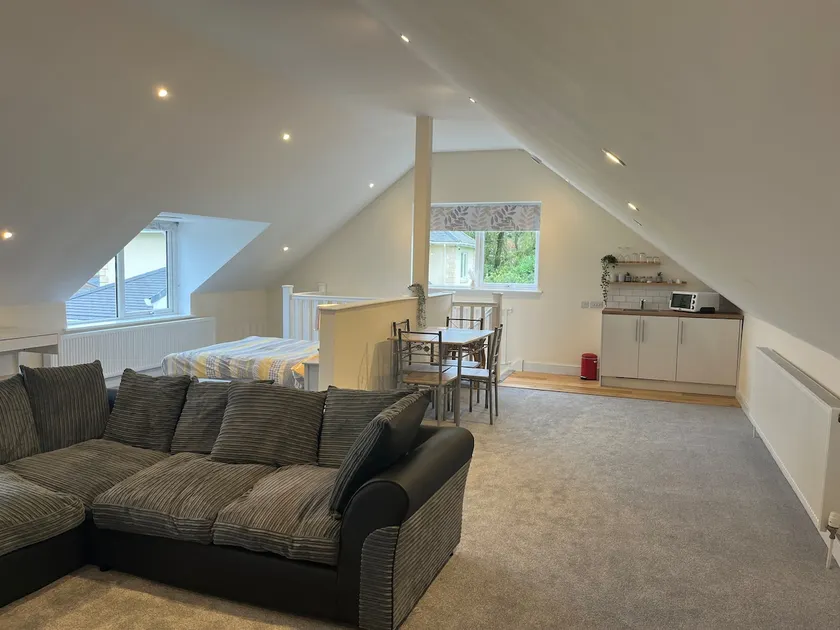Open plan Studio Apartment - Image 1